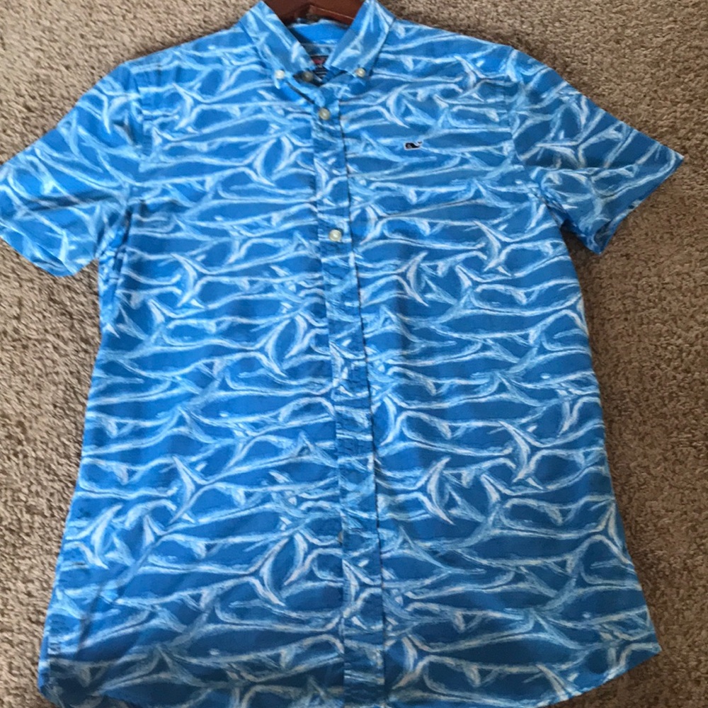 Vineyard vines button down shirt